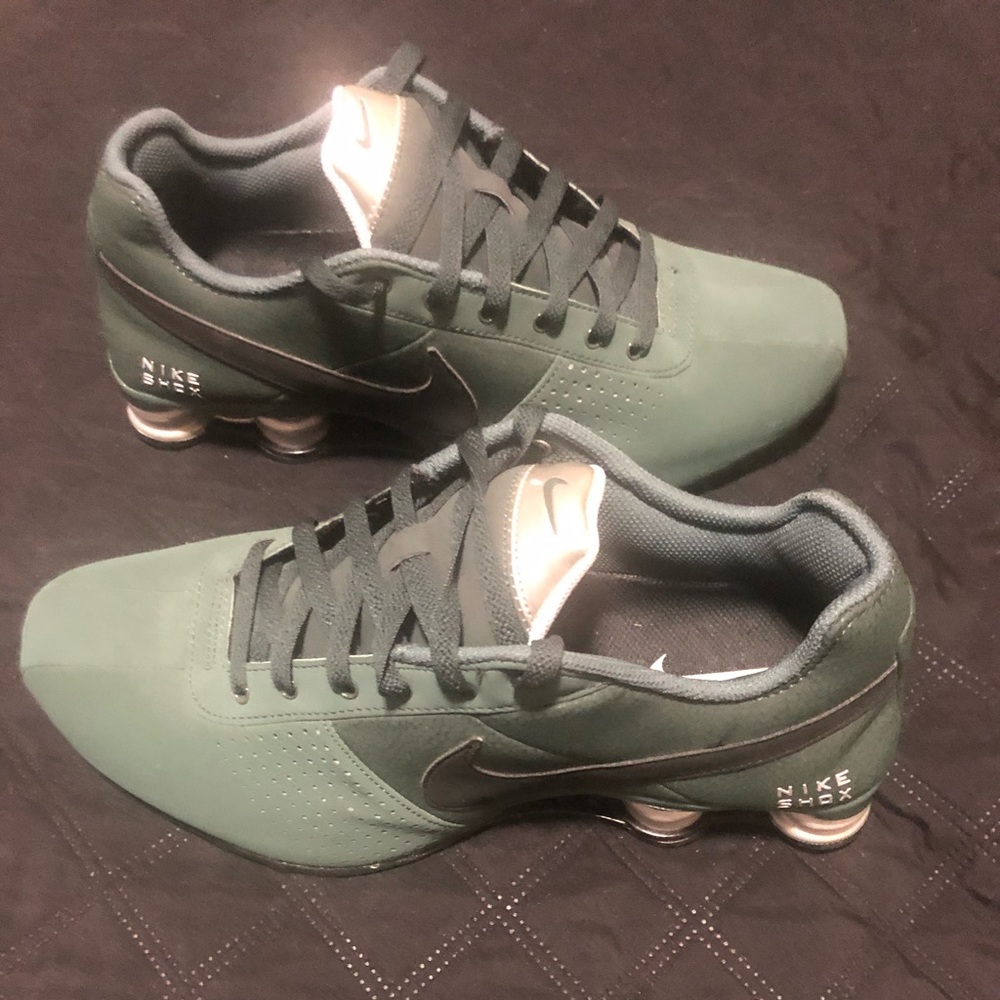 NIKE SHOX